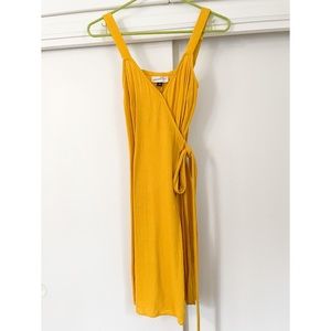 Linen-like wrap dress with snap and tie XS